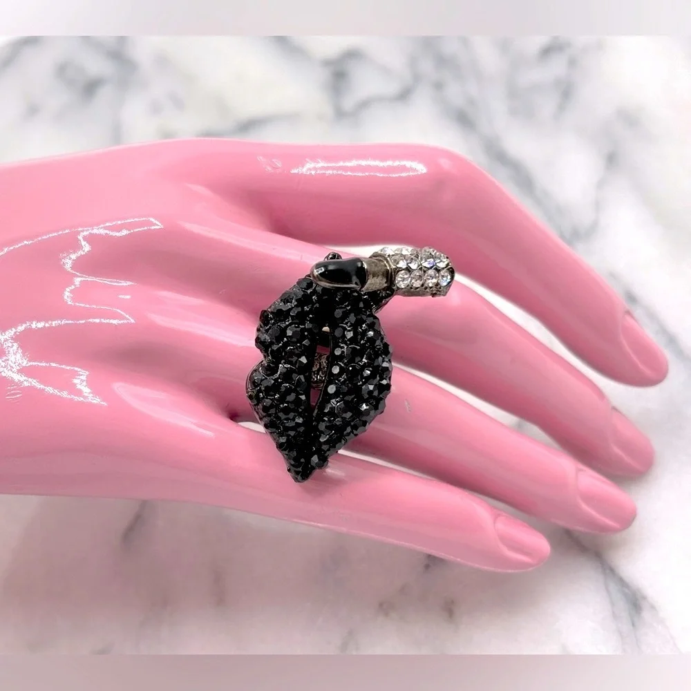 Lips &‎ Lipstick Black Crystal Finger Fashion Ring